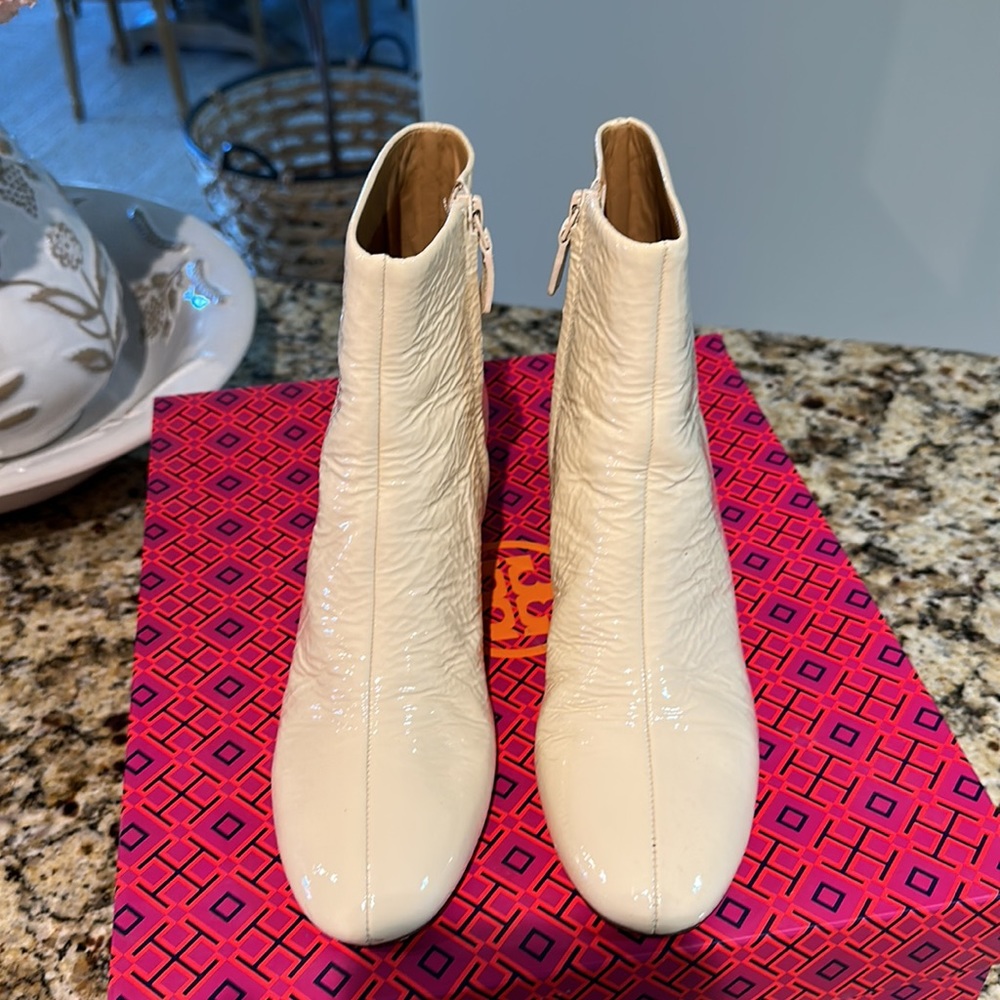 Tory Burch Juliana 65mm Bootie Naplak - Picture 2 of 14